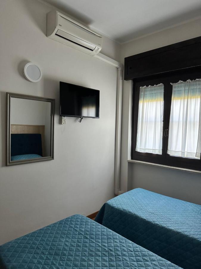 Hotel Oasi Santa Rosa à Rome Extérieur photo