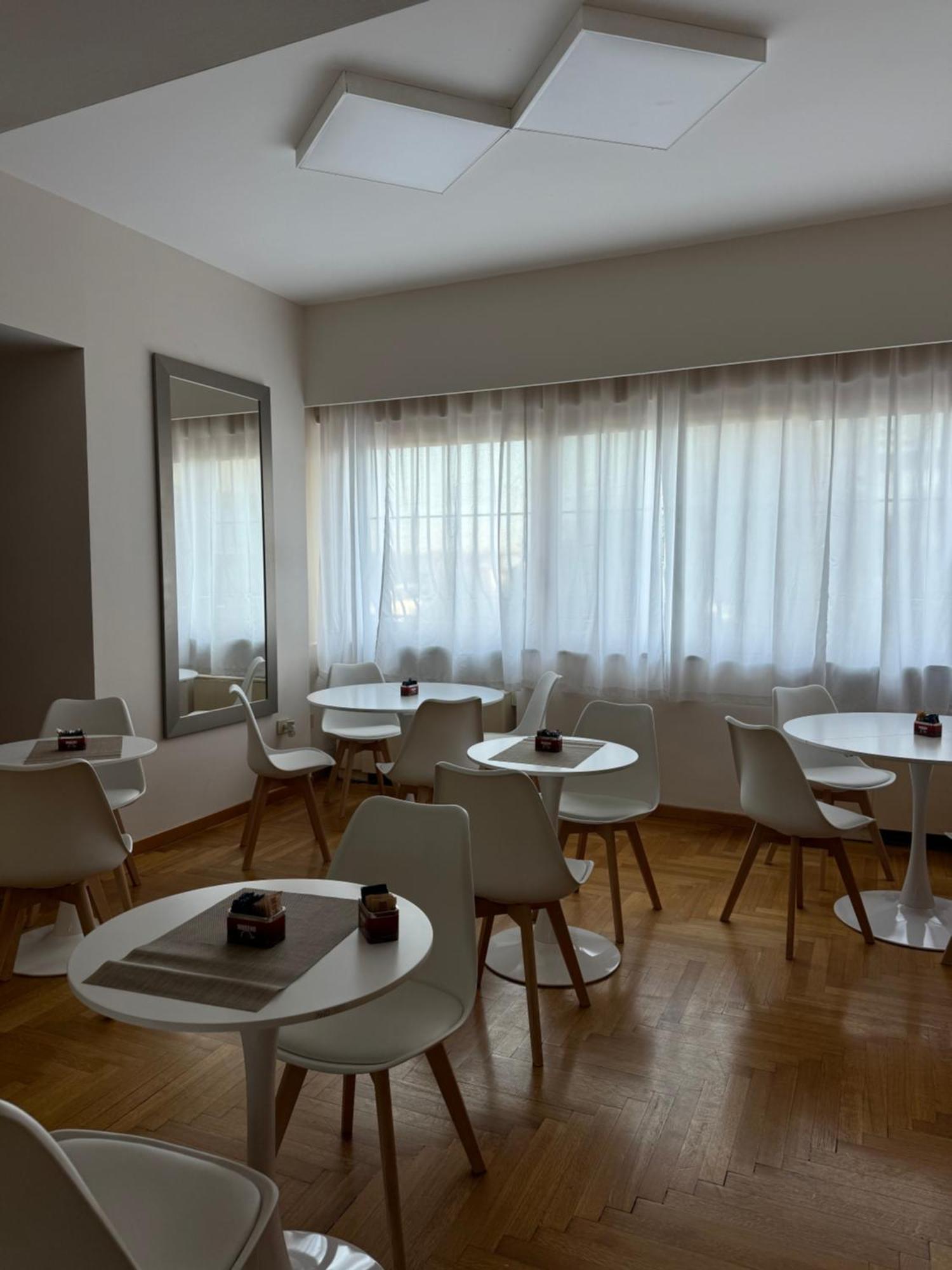 Hotel Oasi Santa Rosa à Rome Extérieur photo
