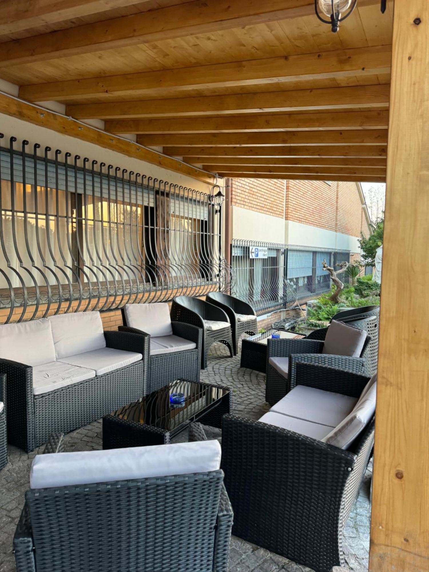 Hotel Oasi Santa Rosa à Rome Extérieur photo